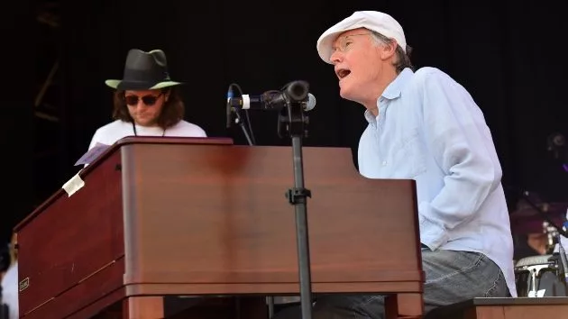 getty_stevewinwood_031825521931