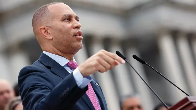 getty_hakeemjeffries_070325663239