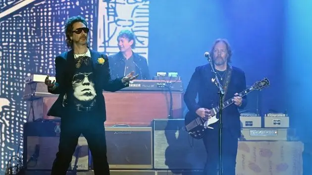 getty_blackcrowes_121125612364