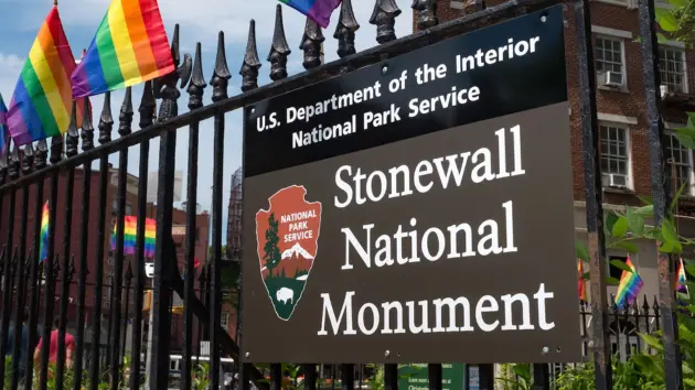news_stonewallmonument_41326674703
