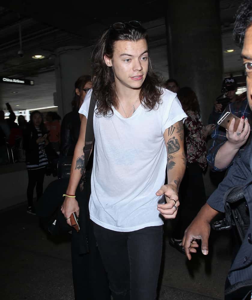 harry-styles-sighted-at-lax-airport-on-january-20-2016