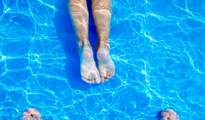 Lawmakers Considering Bills To Allow Swim Up Bars At Hotels - Vimarsana News