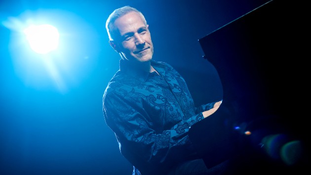 Jim Brickman's new holiday tour: Revamped format, new guests, "tender moments and nostalgia" - Vimarsana News