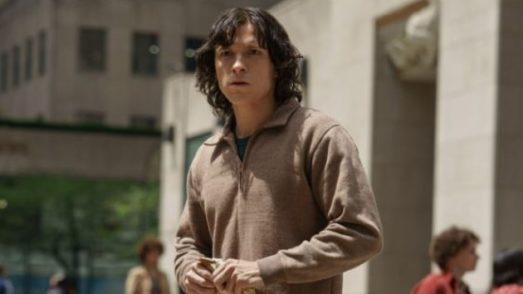 e_tom_holland_crowded_room_05102023337391