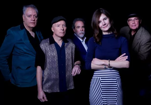 10,000 Maniacs to play Acorn Theater - Vimarsana News