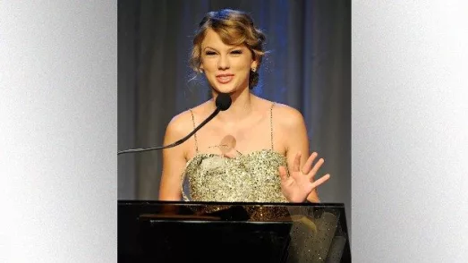 getty_taylorswiftdress2011_031925886149