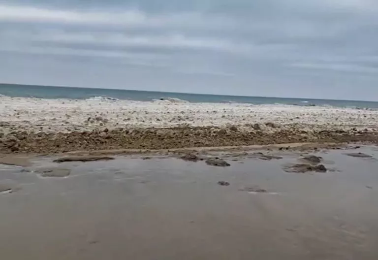 lake-michigan-ice-768x528978031-1