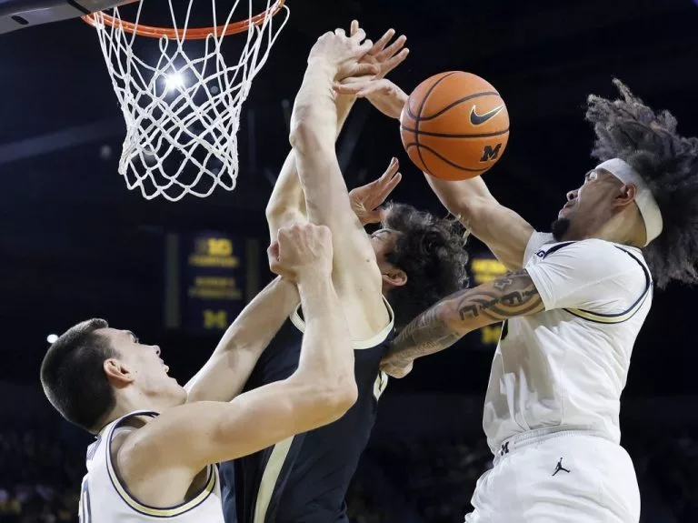 021225-michiganpurdue-768x575182982-1