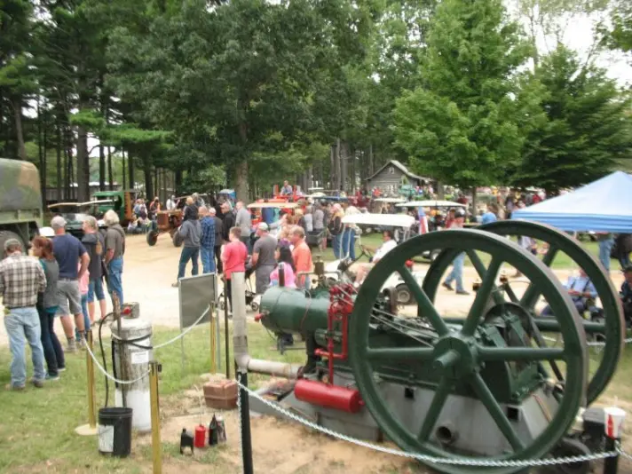 paradecrowdbybessmer-768x576514389-1