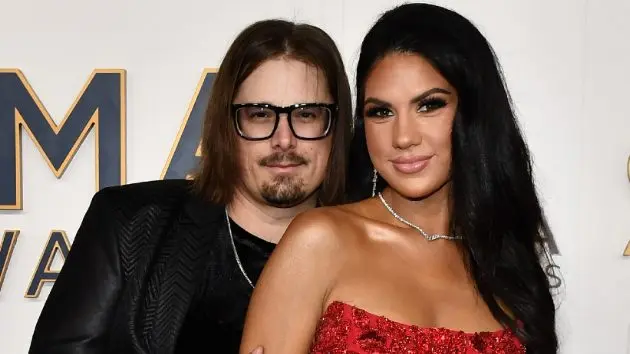 getty_hardypluswife_041326761261