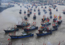thousands-of-fishing-boats-set-sail-in-east-china-sea