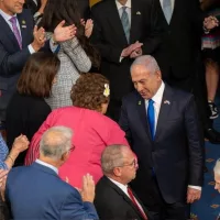 congresswoman-amata-greeting-prime-minister-netanyahu-on-the-house-floor