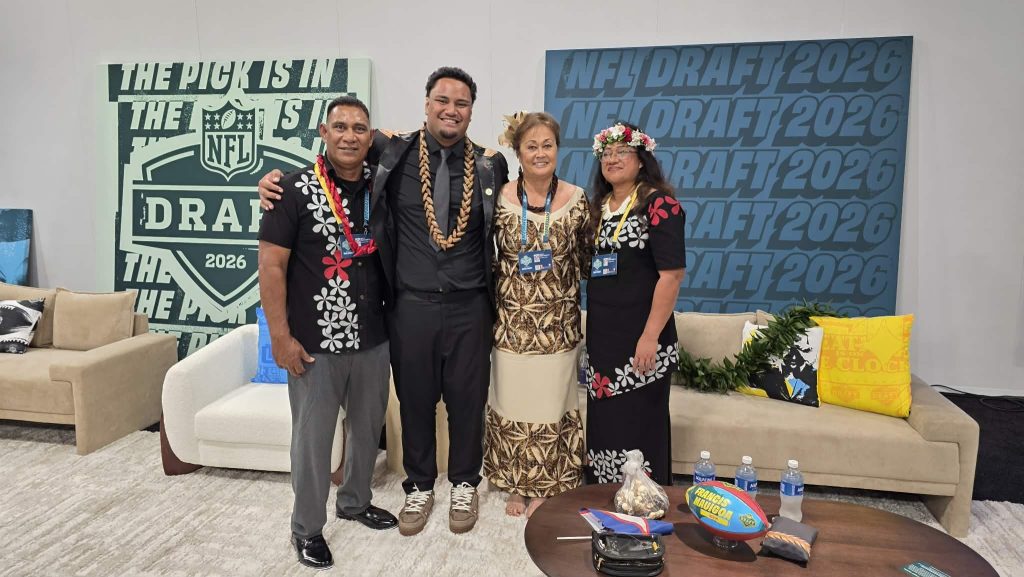 Francis Mauigoa displays culture & artwork at 2026 NFL draft