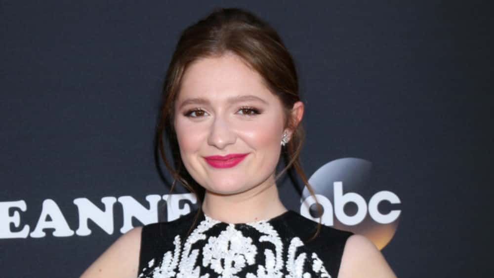 Roseanne And Shameless Star Emma Kenney Enters Treatment Classic Hits 102 7