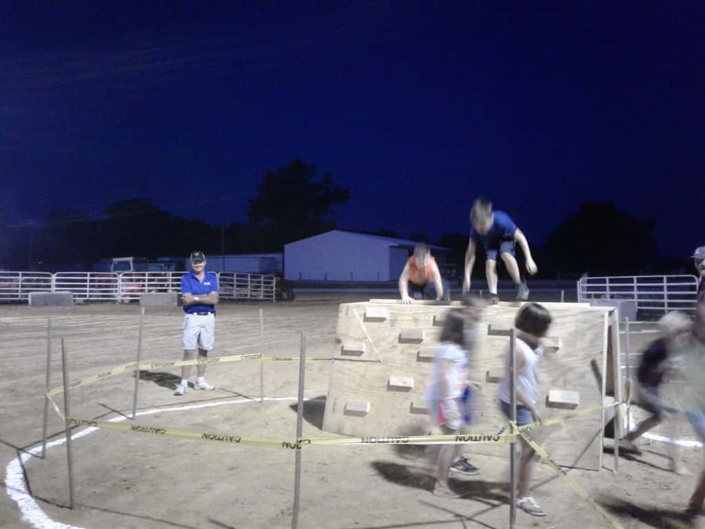 kids-participating-in-the-obstacle-course