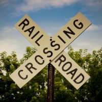 railroad-crossing-176975_640