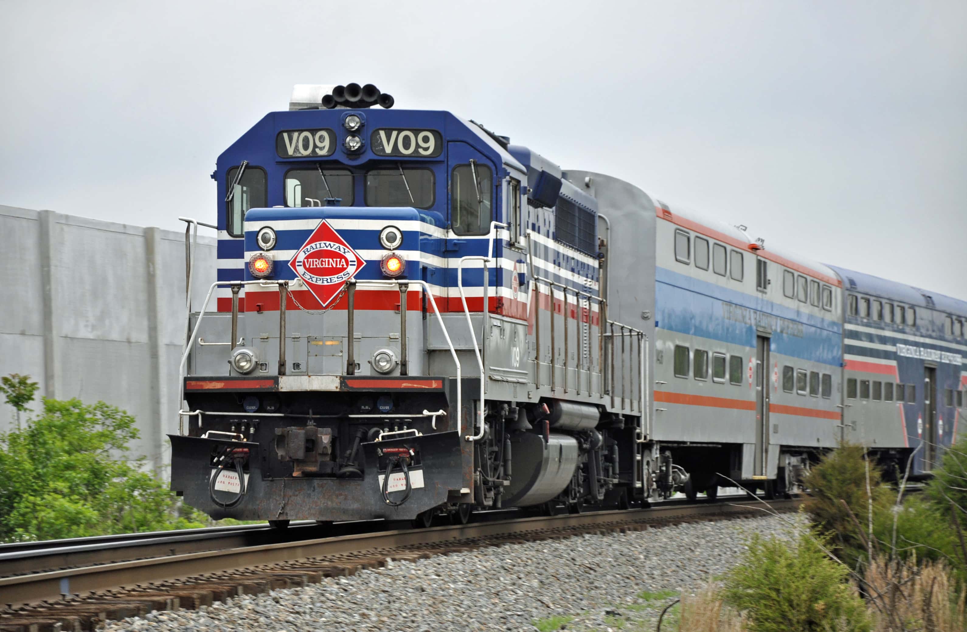 virginia_railway_express_train-jpg-2