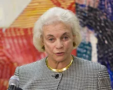 Supreme Court Justice Sandra Day O'Connor speaks to jurors at American Bar Association's American Jury Initiative at Moultrie Courthouse^ 2004