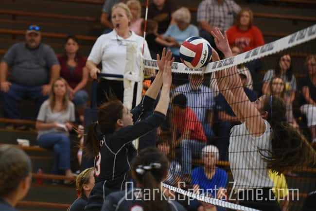 17379656.jpg: Conway_Fordland_volleyball_Photo by Whitney Keith_58