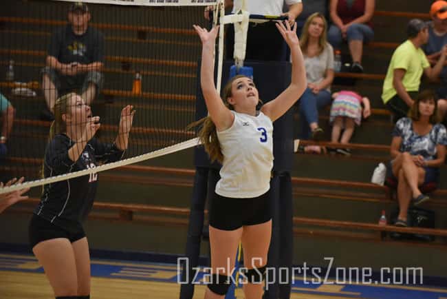 17379652.jpg: Conway_Fordland_volleyball_Photo by Whitney Keith_54