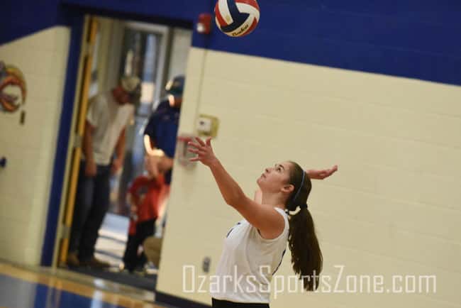 17379647.jpg: Conway_Fordland_volleyball_Photo by Whitney Keith_47