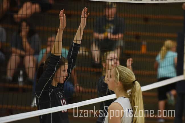 17379645.jpg: Conway_Fordland_volleyball_Photo by Whitney Keith_45