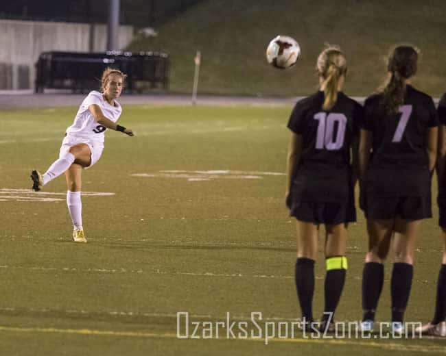 17379589.jpg: SBU_Drury_soccer_Photo by Dana Harding_32