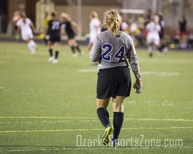 17379588.jpg: SBU_Drury_soccer_Photo by Dana Harding_31