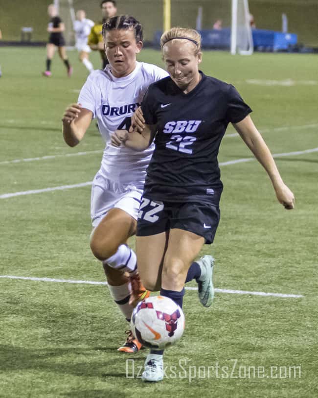 17379577.jpg: SBU_Drury_soccer_Photo by Dana Harding_20