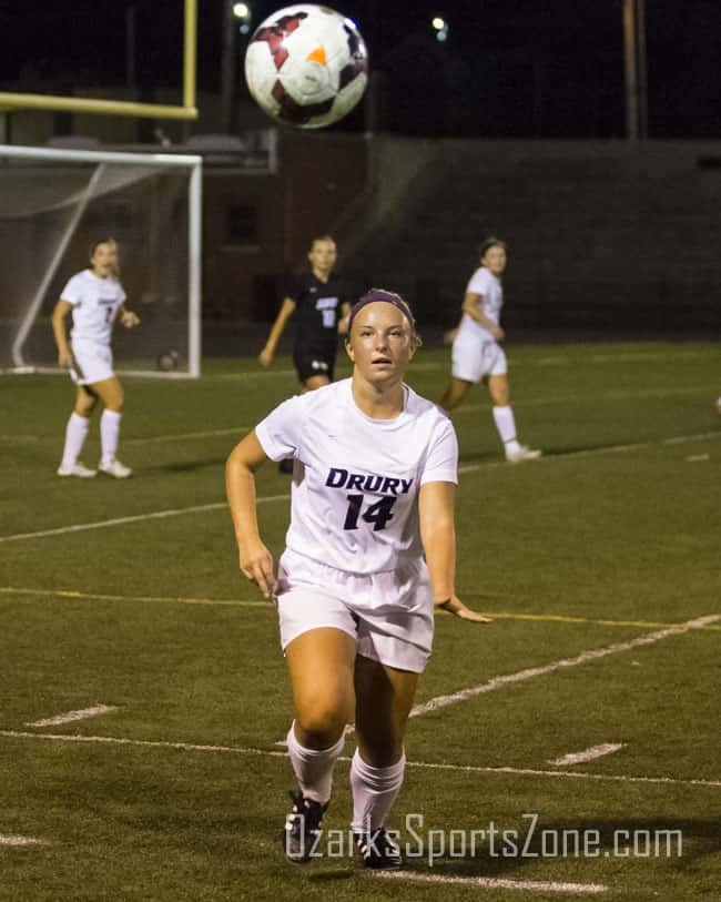 17379576.jpg: SBU_Drury_soccer_Photo by Dana Harding_19