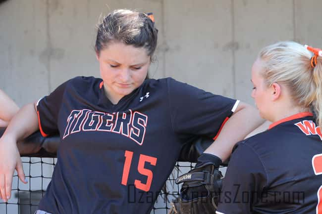 17378857.jpg: Halfway_Walnut Grove_softball_Photo by Shaun Matney_33