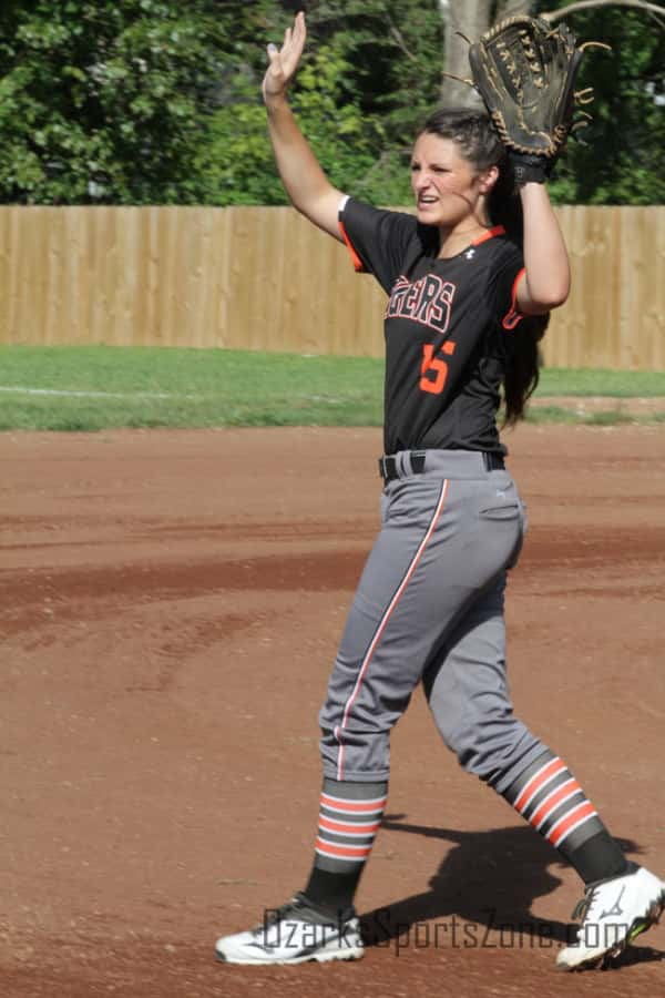 17378854.jpg: Halfway_Walnut Grove_softball_Photo by Shaun Matney_30