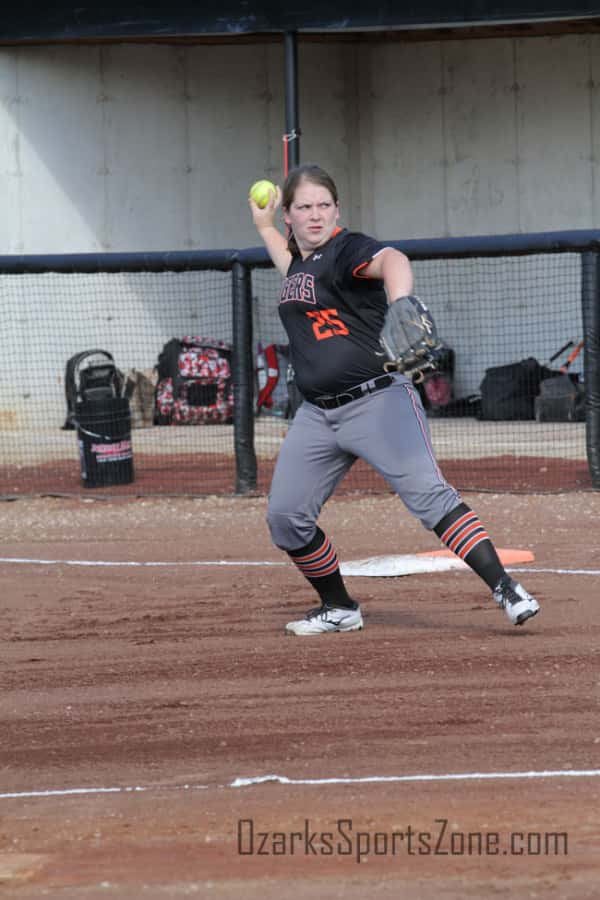 17378852.jpg: Halfway_Walnut Grove_softball_Photo by Shaun Matney_28