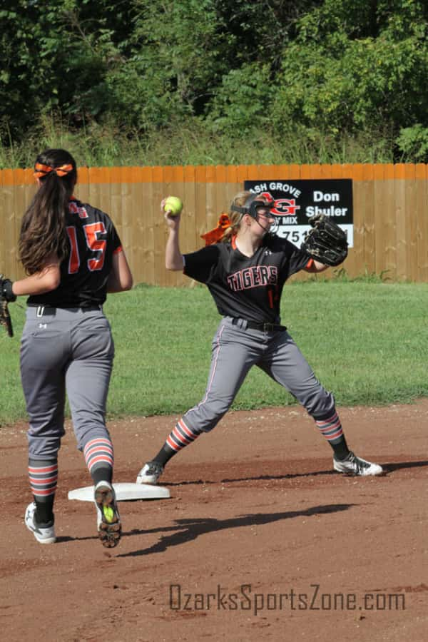 17378850.jpg: Halfway_Walnut Grove_softball_Photo by Shaun Matney_26