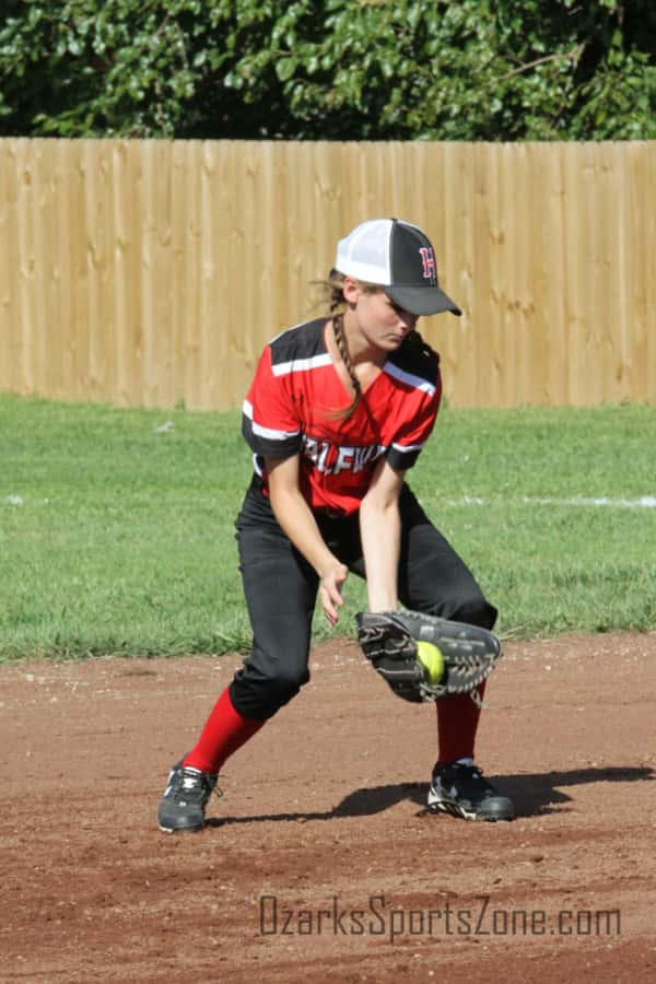 17378847.jpg: Halfway_Walnut Grove_softball_Photo by Shaun Matney_24