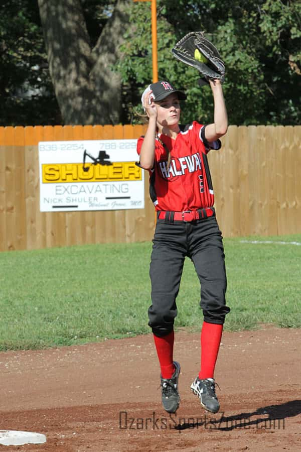 17378846.jpg: Halfway_Walnut Grove_softball_Photo by Shaun Matney_22