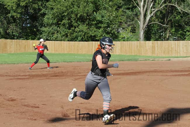 17378838.jpg: Halfway_Walnut Grove_softball_Photo by Shaun Matney_13