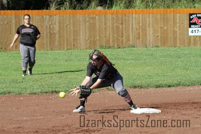 17378839.jpg: Halfway_Walnut Grove_softball_Photo by Shaun Matney_17