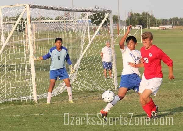 17372801.jpg: Glendale 2, Carthage 1 - Photos by Michael Pommier_37