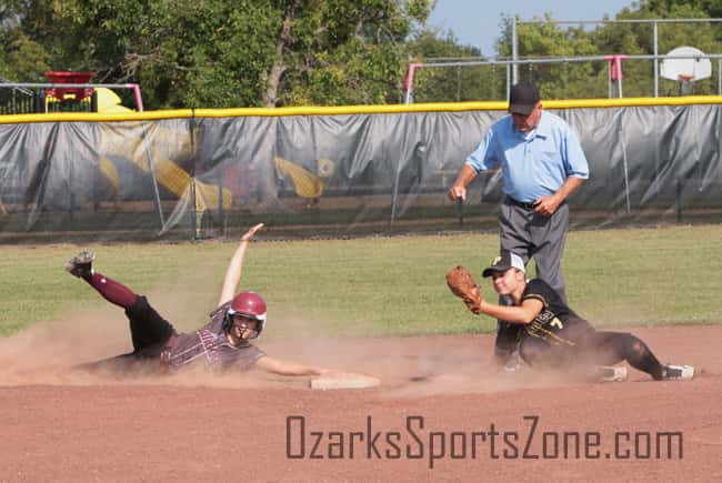 17369293.jpg: Rolla_PleasantHope_softball_Photo by Karin O'Very_24