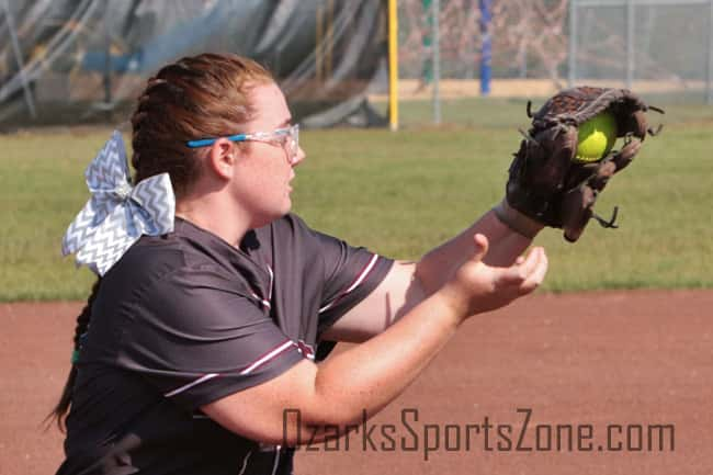 17369289.jpg: Rolla_PleasantHope_softball_Photo by Karin O'Very_30