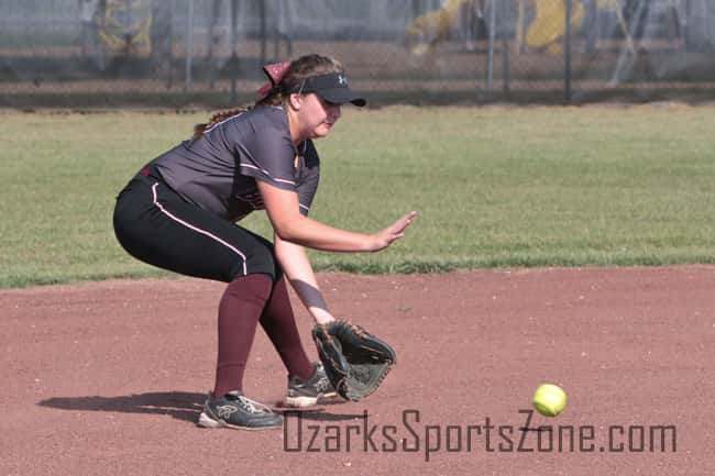 17369288.jpg: Rolla_PleasantHope_softball_Photo by Karin O'Very_29