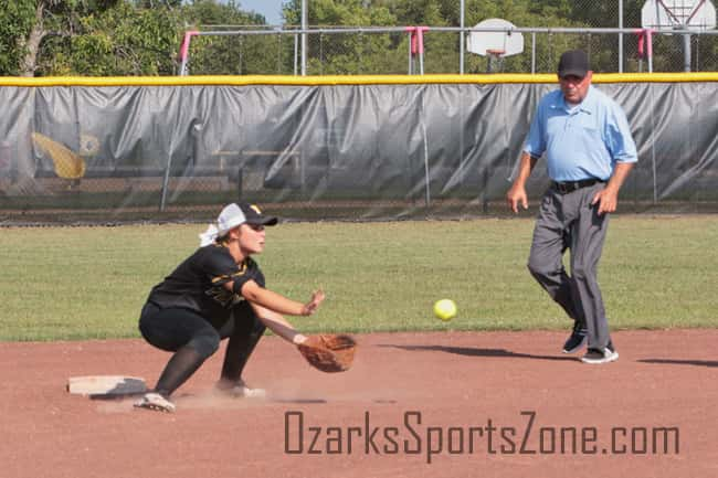 17369284.jpg: Rolla_PleasantHope_softball_Photo by Karin O'Very_25