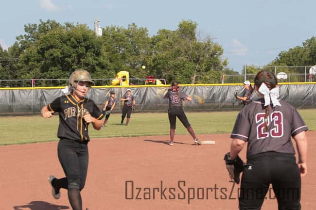 17369283.jpg: Rolla_PleasantHope_softball_Photo by Karin O'Very_19