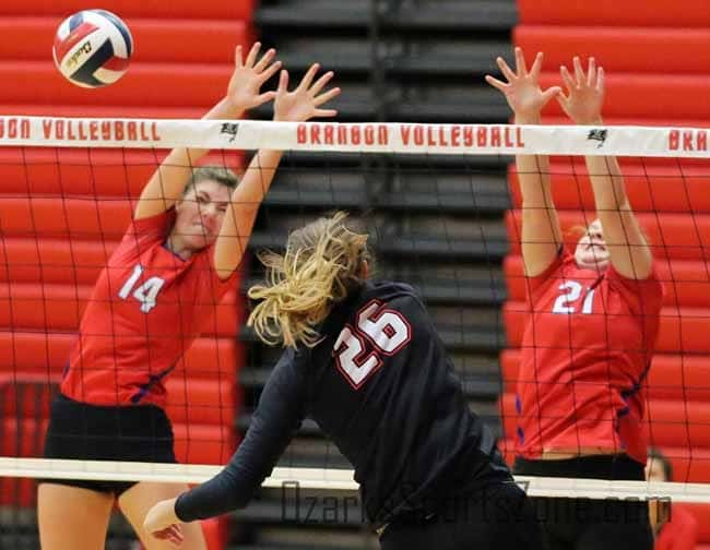 17365939.jpg: Branson_volley_tourney_Photo by Matt Turer_122