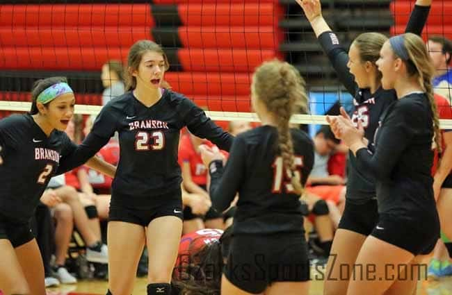 17365940.jpg: Branson_volley_tourney_Photo by Matt Turer_123