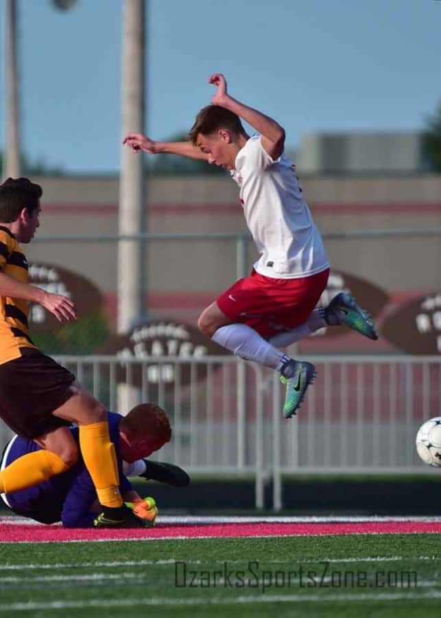 17358652.jpg: Kickapoo_Nixa_soccer_Photos by Don Jones_30