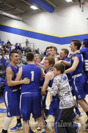 17315084.jpg: Best of 2015-16 Marionville Comets_52