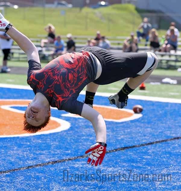 17299236.jpg: DGB Youth Football Camp - Photo by Justin Sampson_50