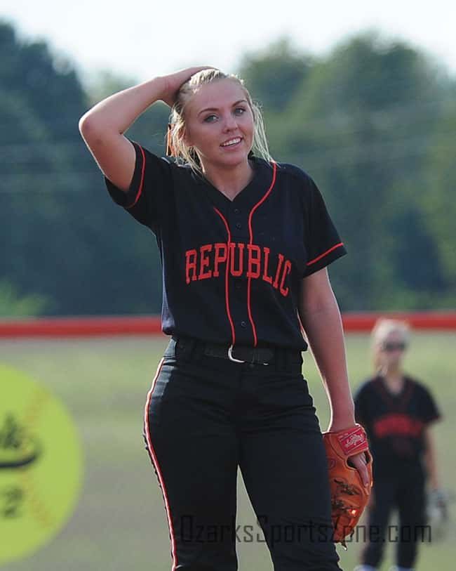 17391095.jpg: Ozark_Republic_softball_Photo by Don Jones_41